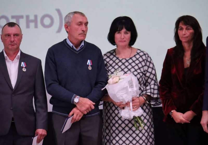 Parents of Omsk Heroes of the SVO Awarded Father of a Soldier Medals - Politics, Special operation, Omsk, Medals, Reward, Father, Longpost