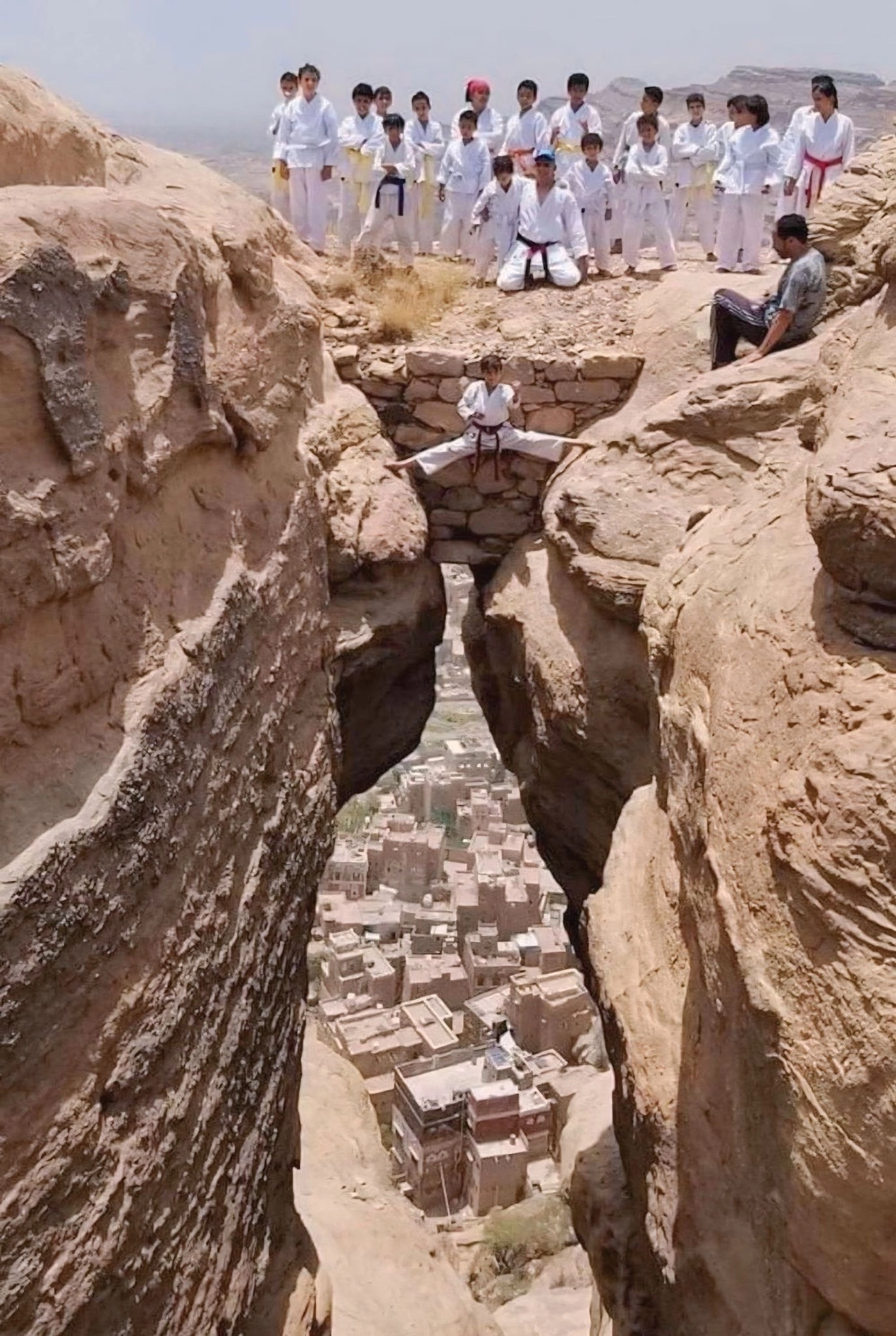 Yemeni children practicing martial arts - Yemen, Children, Martial arts, Martial arts, Sport, Athletes, The photo