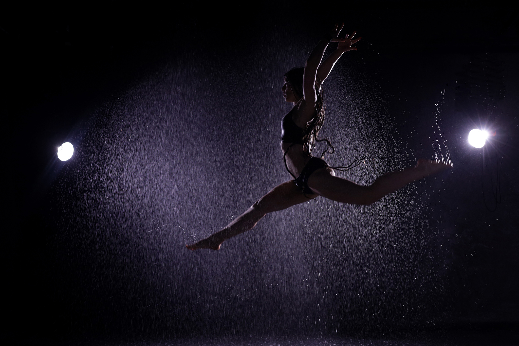 |In the rain| - My, The photo, Vertical video, Sport, Athletics, Strong girl, Athletic body, Sports girls, PHOTOSESSION, Video, Longpost