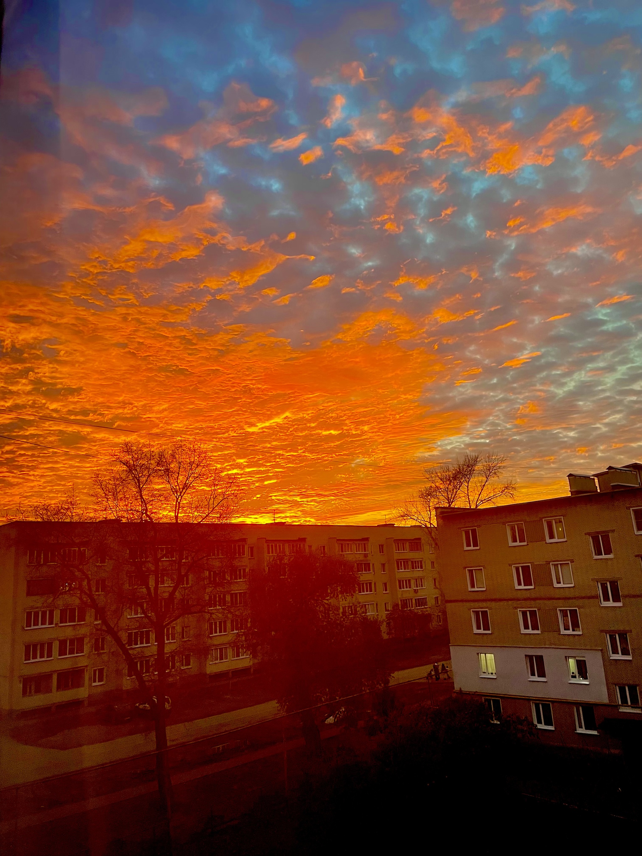 Осенний закат, отраженный в облаках - Моё, Закат, Провинция, Фотография, iPhone, Художник, Красивый вид, Солнце, Небо, Длиннопост