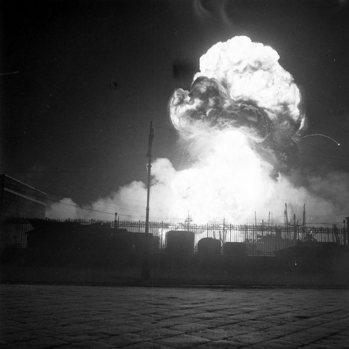 Burning Bari Harbour: The Horrific Consequences of Carelessness - My, Vessel, Italy, Germany, Great Britain, Airstrike, Port, Bari, Longpost