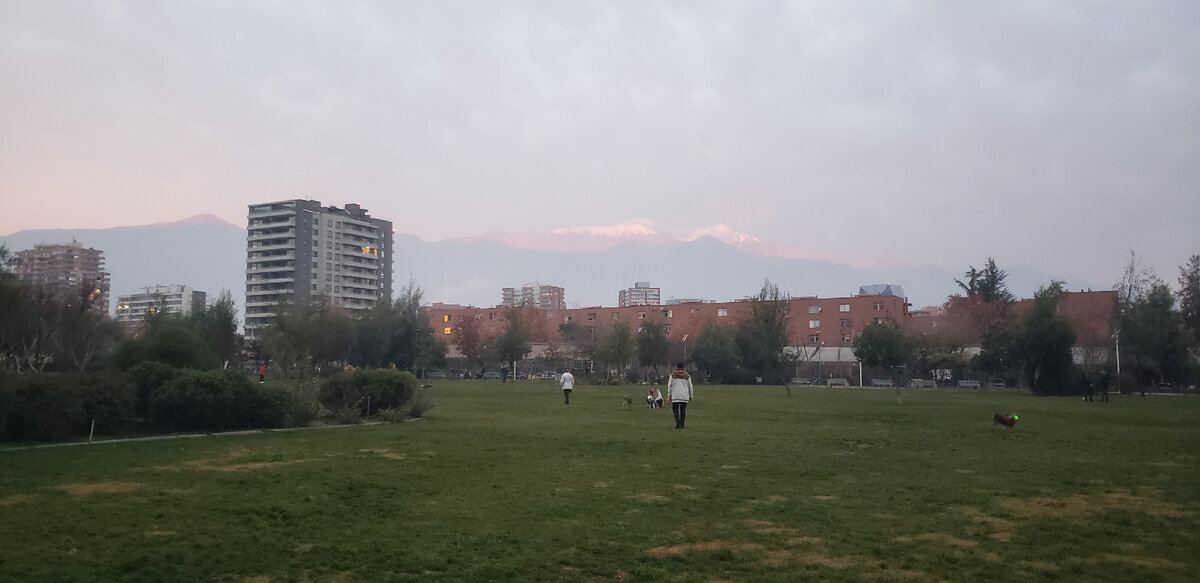 Pink sunset over the park. Santiago. Chile - My, Bike trip, Solo travel, A bike, Travels, South America, Chile, Santiago, Bike ride, Cyclist, Andes, The park, Longpost