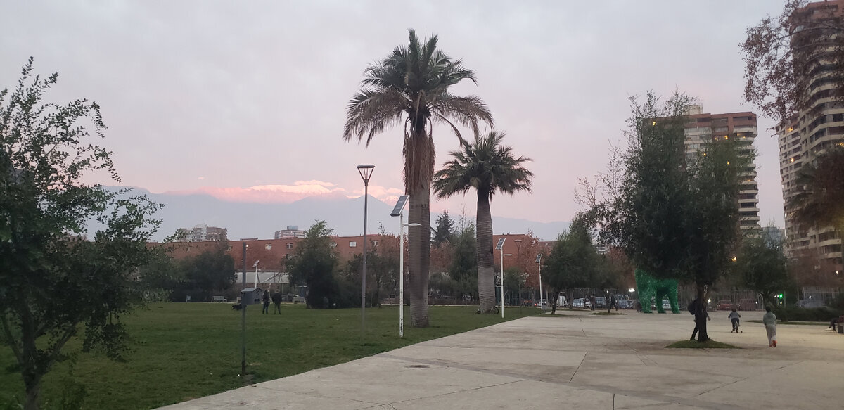 Pink sunset over the park. Santiago. Chile - My, Bike trip, Solo travel, A bike, Travels, South America, Chile, Santiago, Bike ride, Cyclist, Andes, The park, Longpost