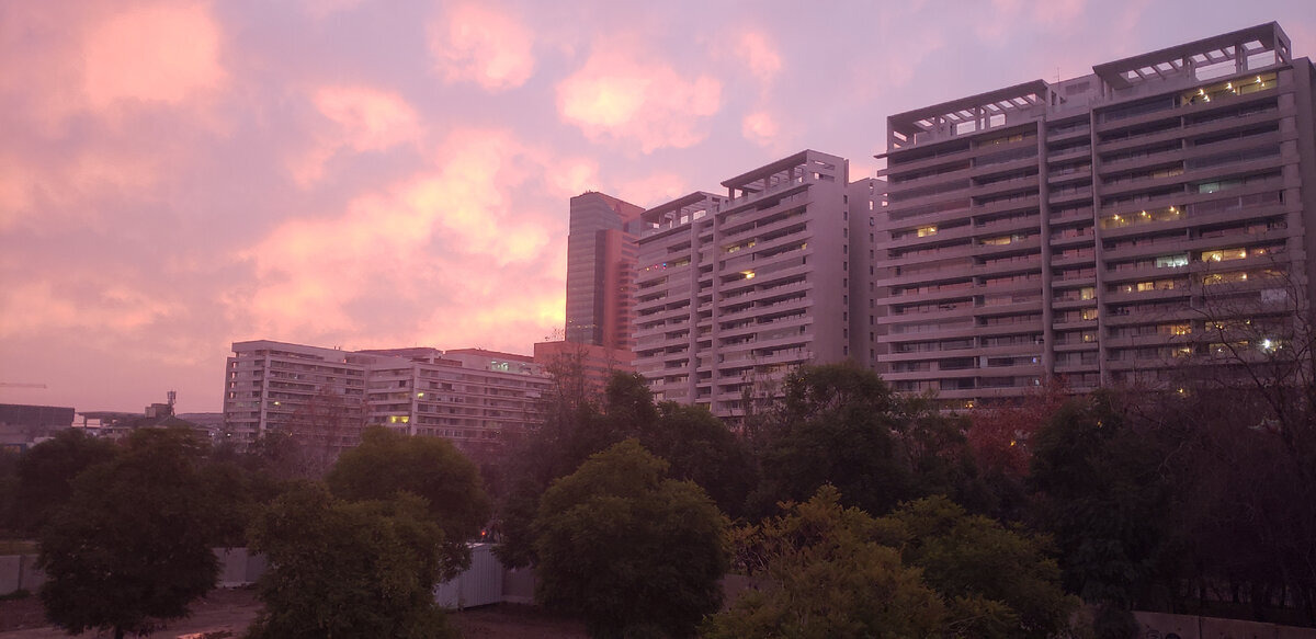 Pink sunset over the park. Santiago. Chile - My, Bike trip, Solo travel, A bike, Travels, South America, Chile, Santiago, Bike ride, Cyclist, Andes, The park, Longpost