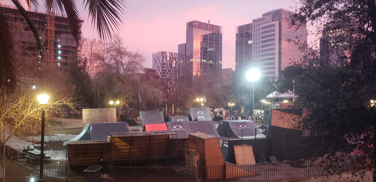 Pink sunset over the park. Santiago. Chile - My, Bike trip, Solo travel, A bike, Travels, South America, Chile, Santiago, Bike ride, Cyclist, Andes, The park, Longpost