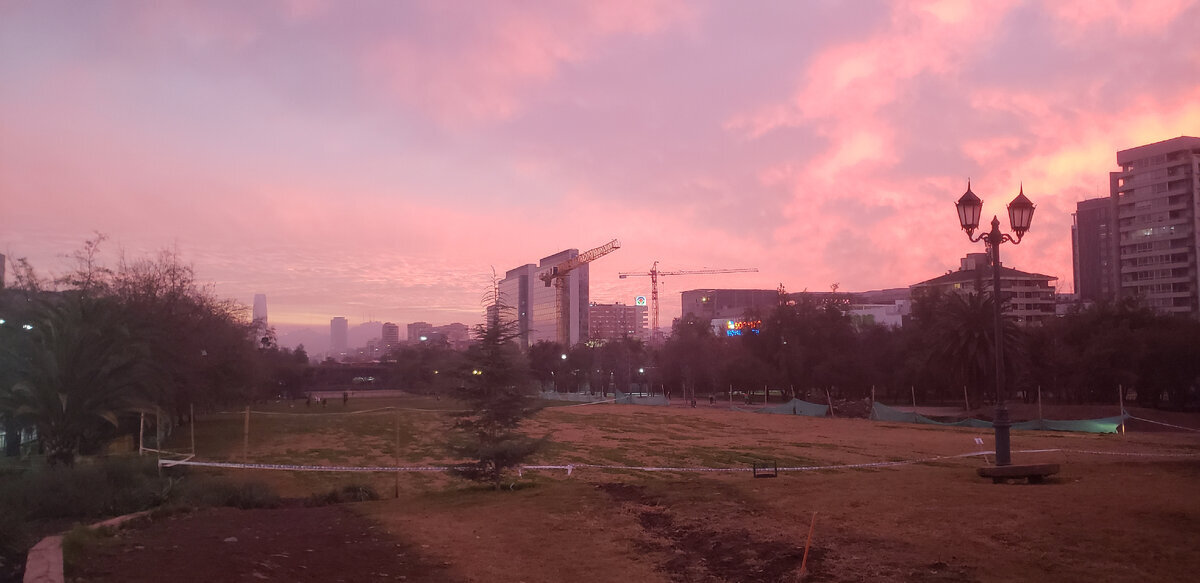 Pink sunset over the park. Santiago. Chile - My, Bike trip, Solo travel, A bike, Travels, South America, Chile, Santiago, Bike ride, Cyclist, Andes, The park, Longpost