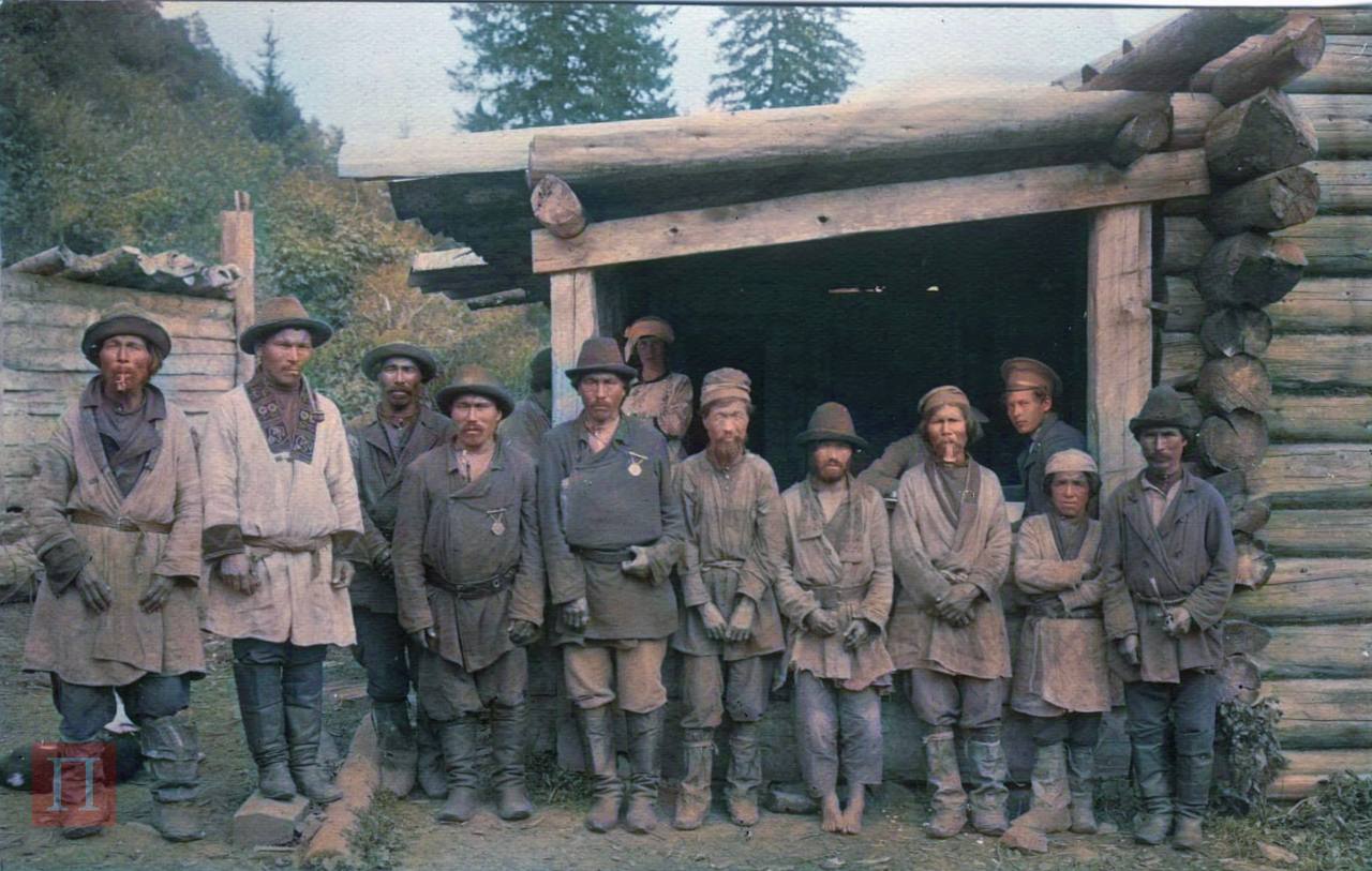 A group of Shors with elders at a hut, 1913 - Crossposting, Pikabu publish bot, Empire, Telegram (link)