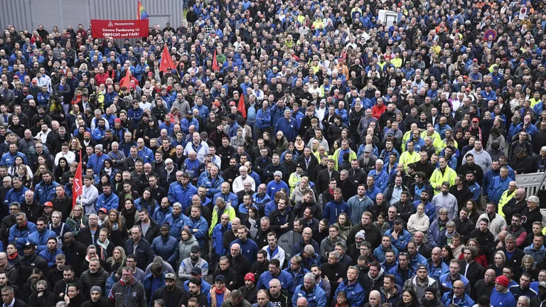 Strikes at Volkswagen and BMW workers in Germany - Media and press, news, Germany, Volkswagen, Factory, Closing, Bmw