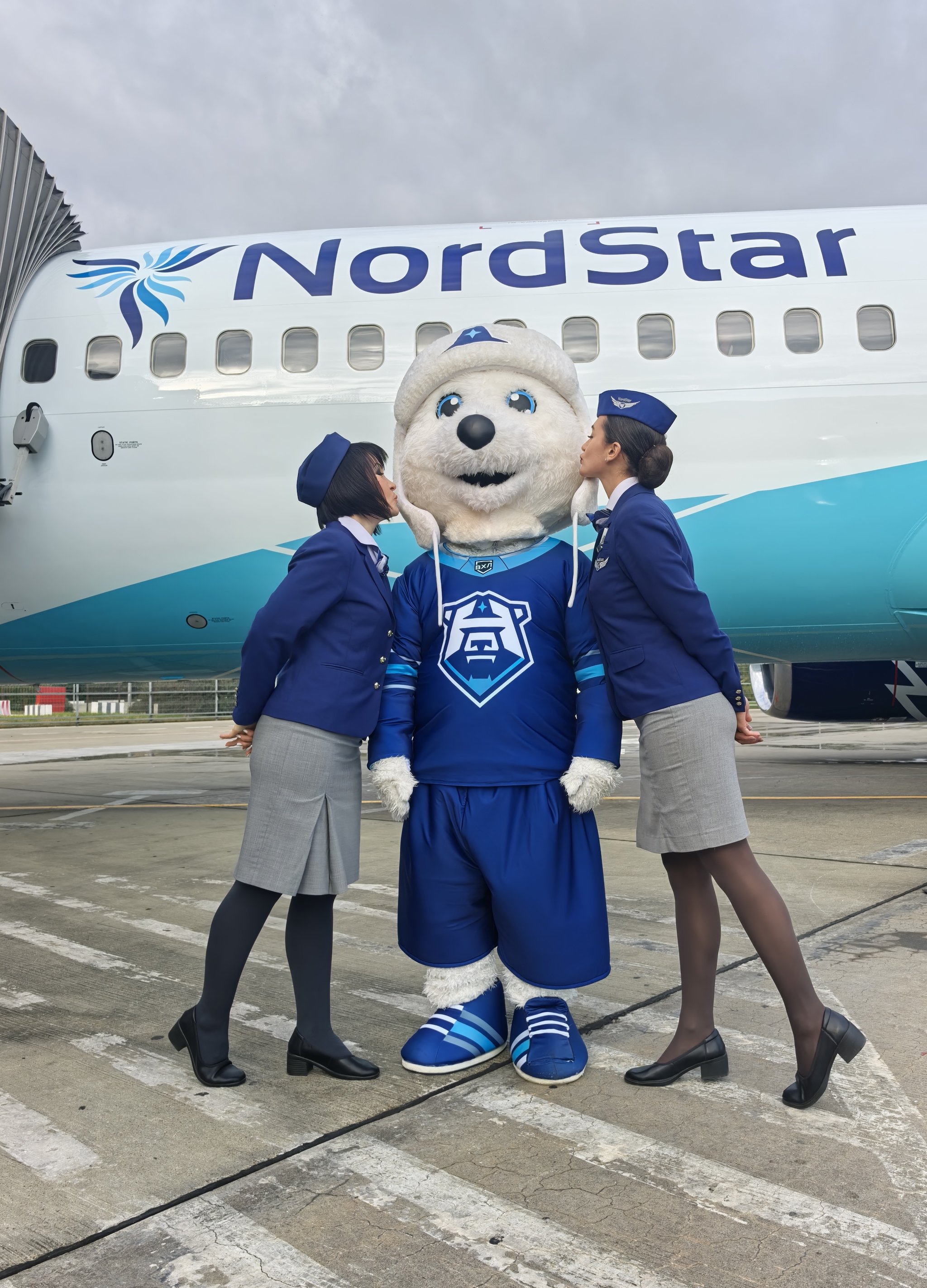 Hockey Boeing - My, Sochi, The airport, Boeing 737, Hockey, Norilsk, Nordstar, civil Aviation, Livery, Stewardess, Pilot, Longpost, Spotting