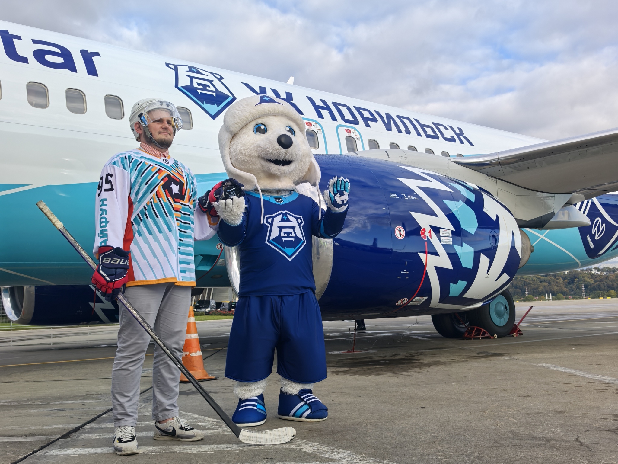 Hockey Boeing - My, Sochi, The airport, Boeing 737, Hockey, Norilsk, Nordstar, civil Aviation, Livery, Stewardess, Pilot, Longpost, Spotting