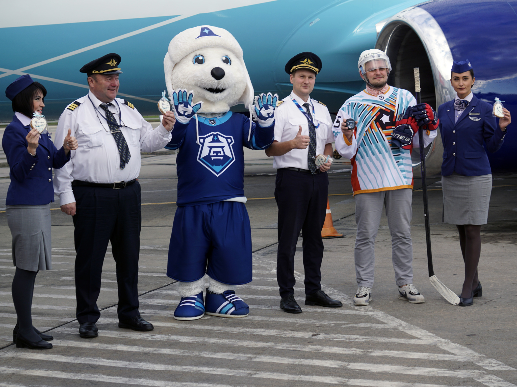 Hockey Boeing - My, Sochi, The airport, Boeing 737, Hockey, Norilsk, Nordstar, civil Aviation, Livery, Stewardess, Pilot, Longpost, Spotting