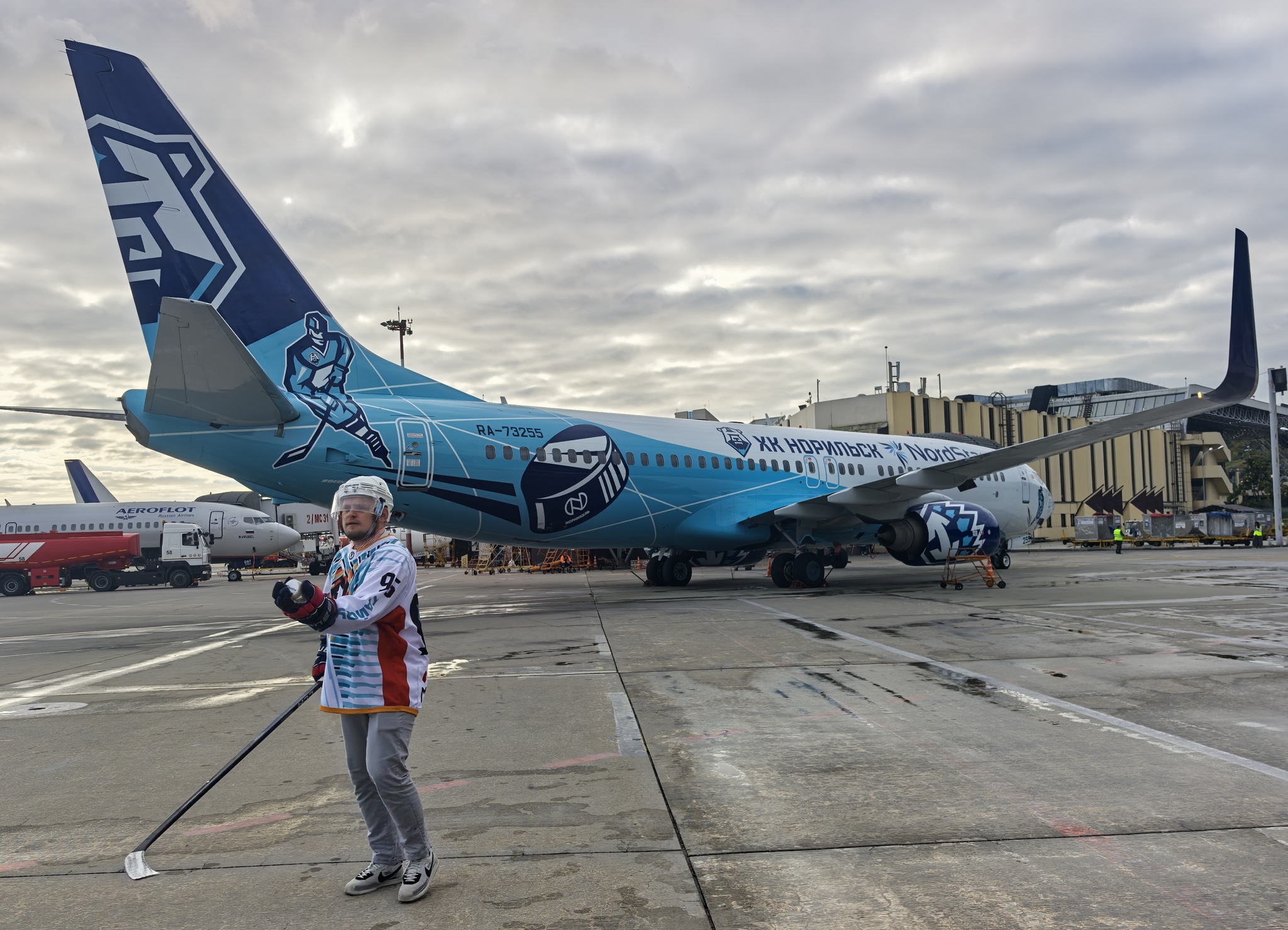 Hockey Boeing - My, Sochi, The airport, Boeing 737, Hockey, Norilsk, Nordstar, civil Aviation, Livery, Stewardess, Pilot, Longpost, Spotting