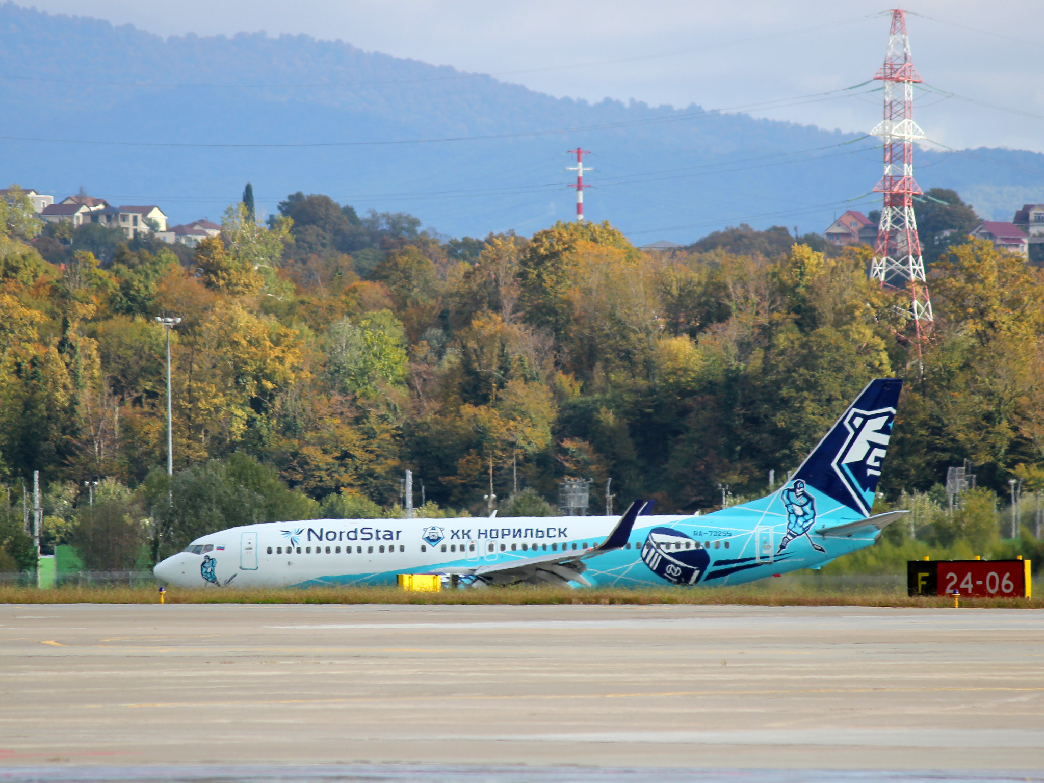 Hockey Boeing - My, Sochi, The airport, Boeing 737, Hockey, Norilsk, Nordstar, civil Aviation, Livery, Stewardess, Pilot, Longpost, Spotting