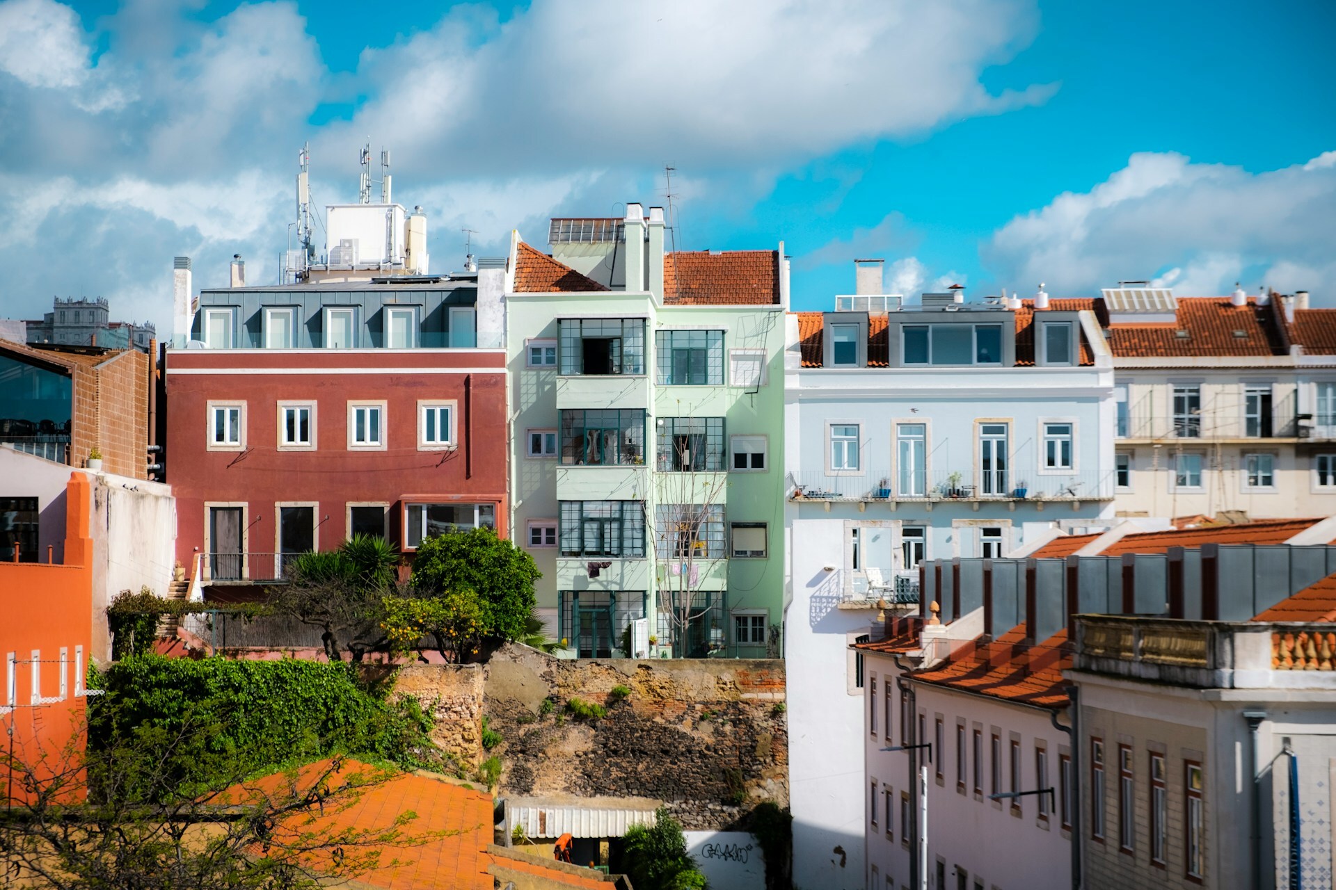 Spent €10,000, slept on the floor of a rented apartment and almost got depressed - my move to Lisbon - My, Living abroad, Relocation, Personal experience, Europe, Emigration, Businessman, Portugal, Prices, Longpost