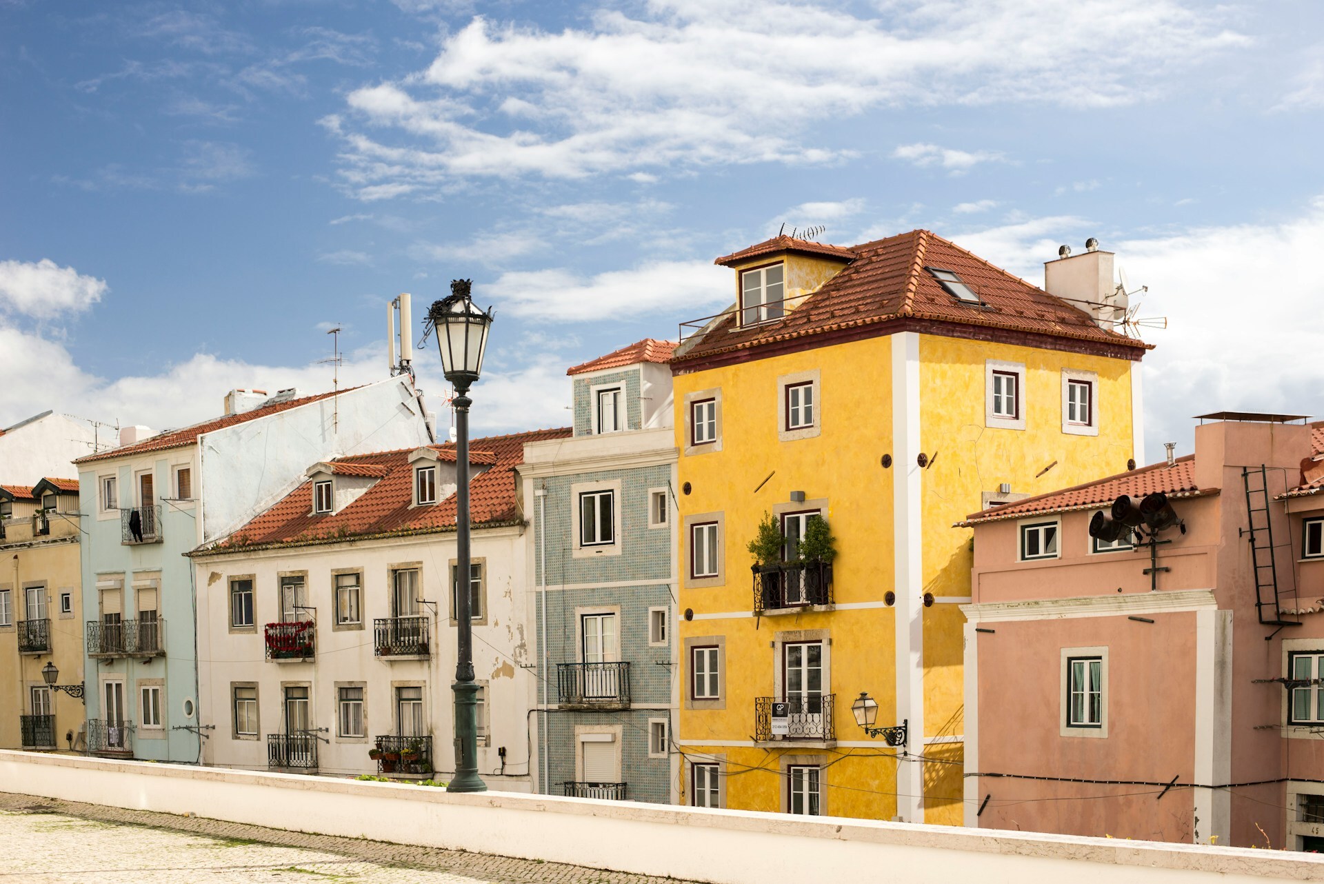 Spent €10,000, slept on the floor of a rented apartment and almost got depressed - my move to Lisbon - My, Living abroad, Relocation, Personal experience, Europe, Emigration, Businessman, Portugal, Prices, Longpost