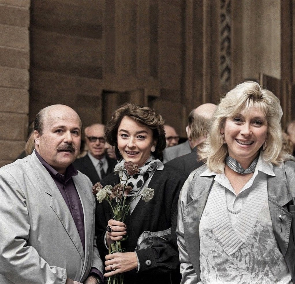 Alexander Kalyagin, Anastasia Vertinskaya and Irina Miroshnichenko during a gathering of the Gorky Moscow Art Theatre group - 1986 - Photo by Vasily Yegorov - the USSR, Made in USSR, Childhood in the USSR, Retro, Actors and actresses, Soviet actors, Soviet cinema, 80-е, Telegram (link)