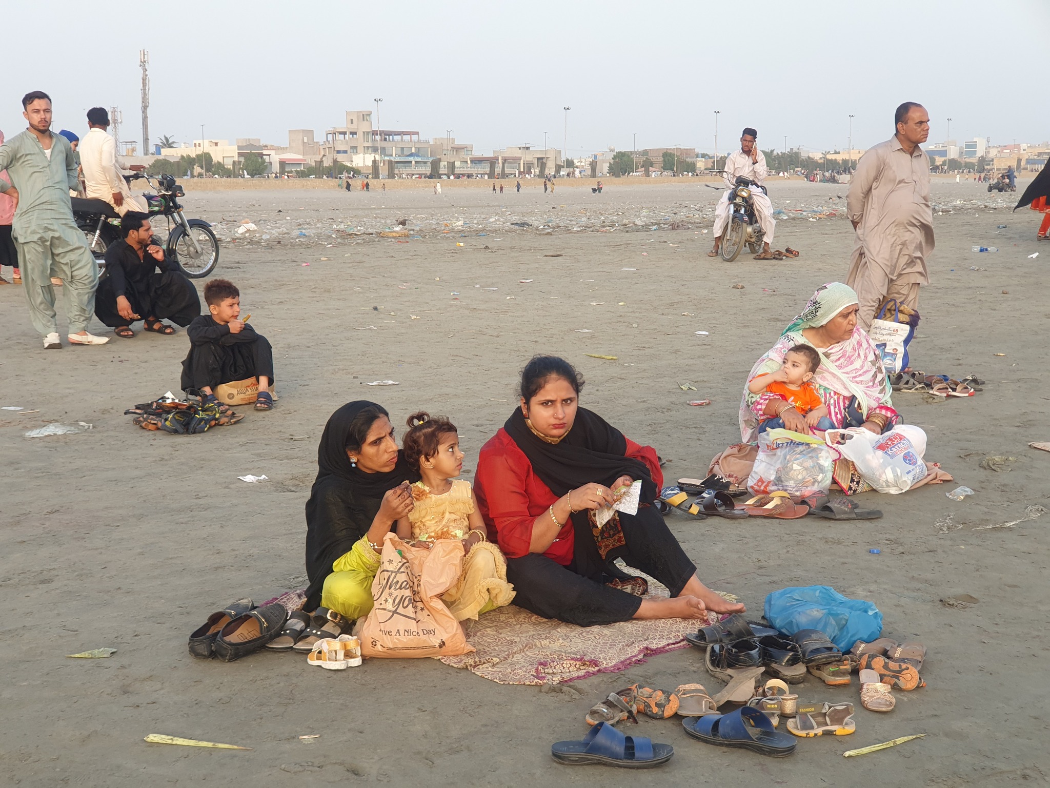 Karachi is one of the dirtiest cities I have ever seen in my life. - My, Pakistan, Travels, Pakistanis, Video, Vertical video, Longpost