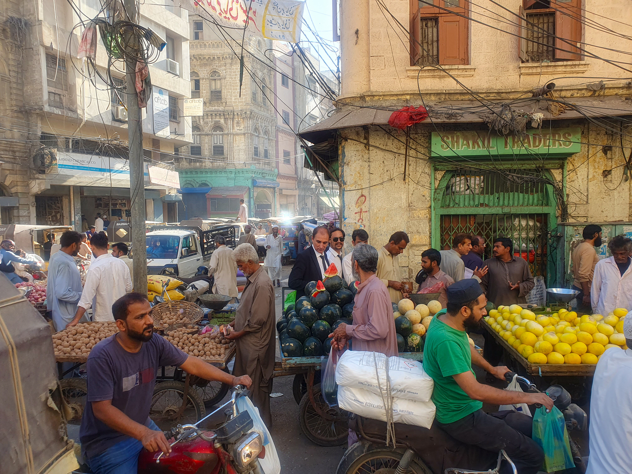 Karachi is one of the dirtiest cities I have ever seen in my life. - My, Pakistan, Travels, Pakistanis, Video, Vertical video, Longpost