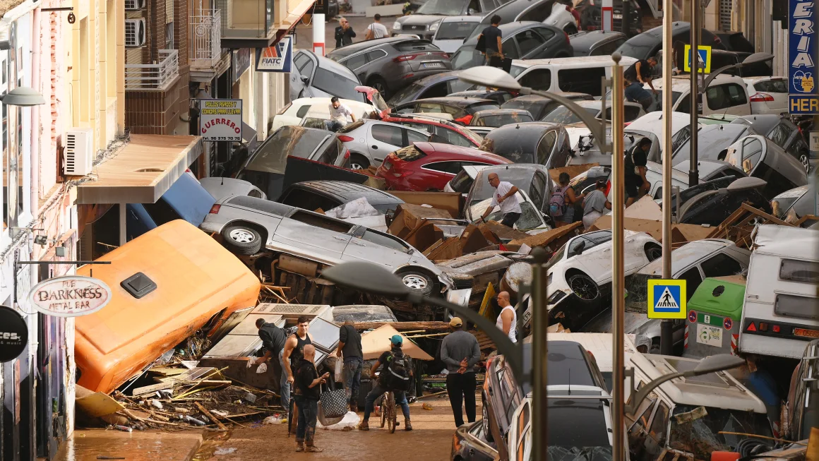 Yes, the traffic controller was just drunk! - The photo, Spain, Valencia, Flood, Auto