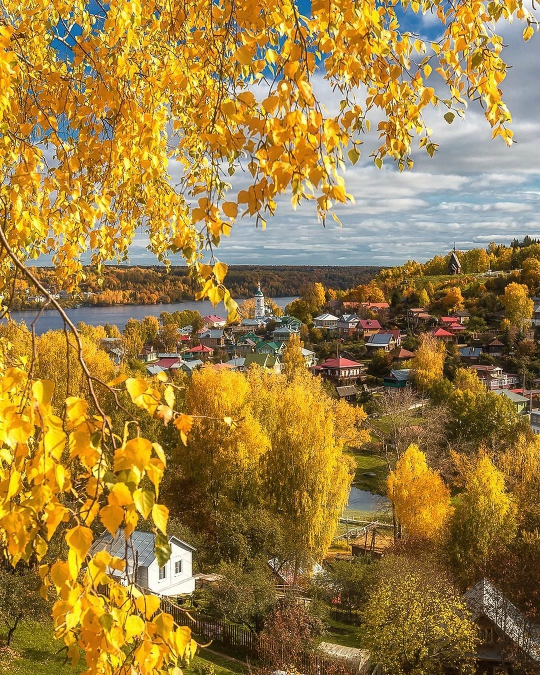 Golden autumn in Plyos, Ivanovo region - Ples, Ivanovo region, The photo, Autumn