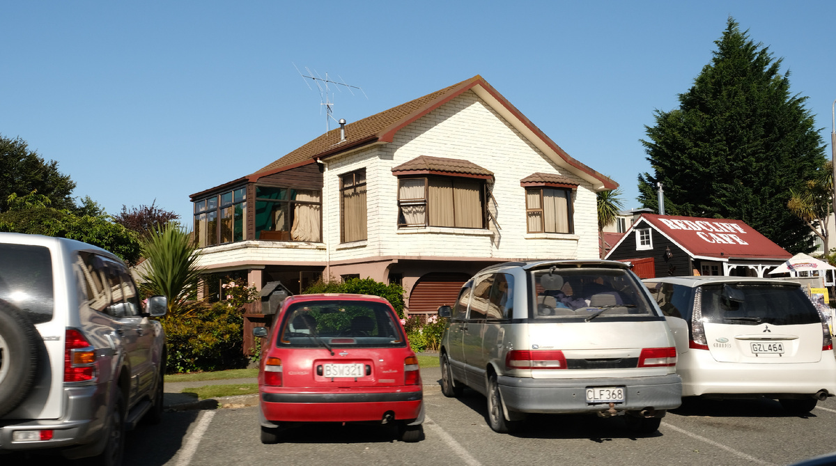 New Zealand. Upside Down on a Long White Cloud. Part 10 - The end of the world, New Zealand, Cook, Mutton, Sheeps, The hobbit, Troll, Oysters, Longpost