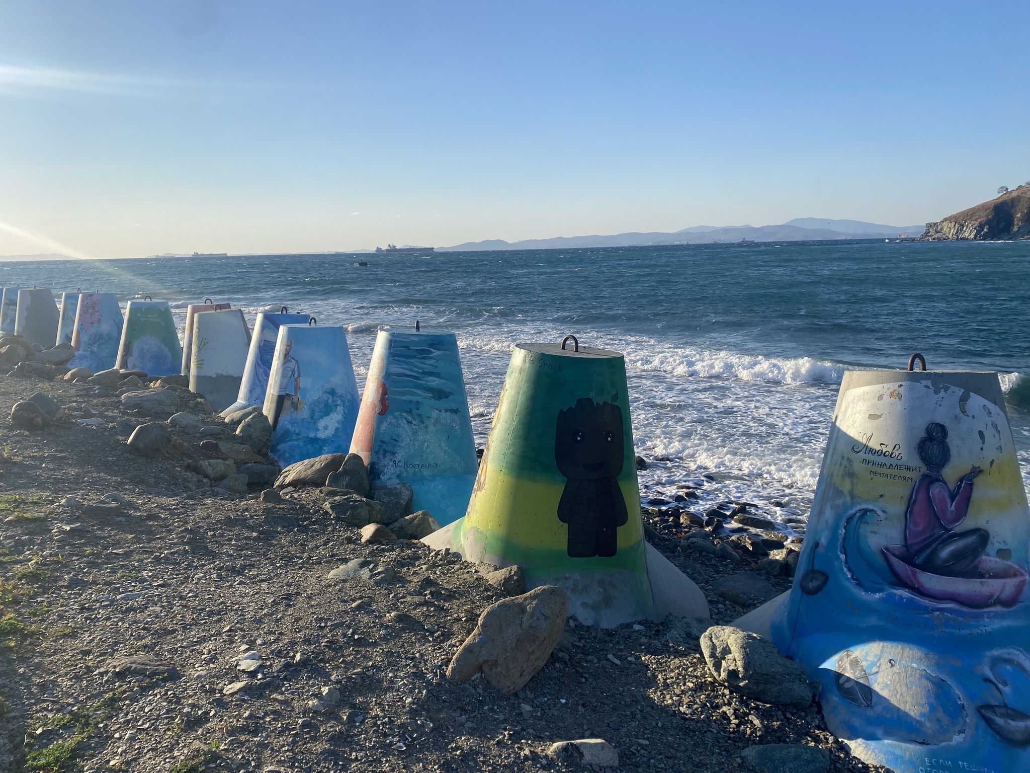 Painted Tetrapods - My, Mobile photography, Street photography, Graffiti, City walk, Street art, Sea, Primorsky Krai, Find, Longpost