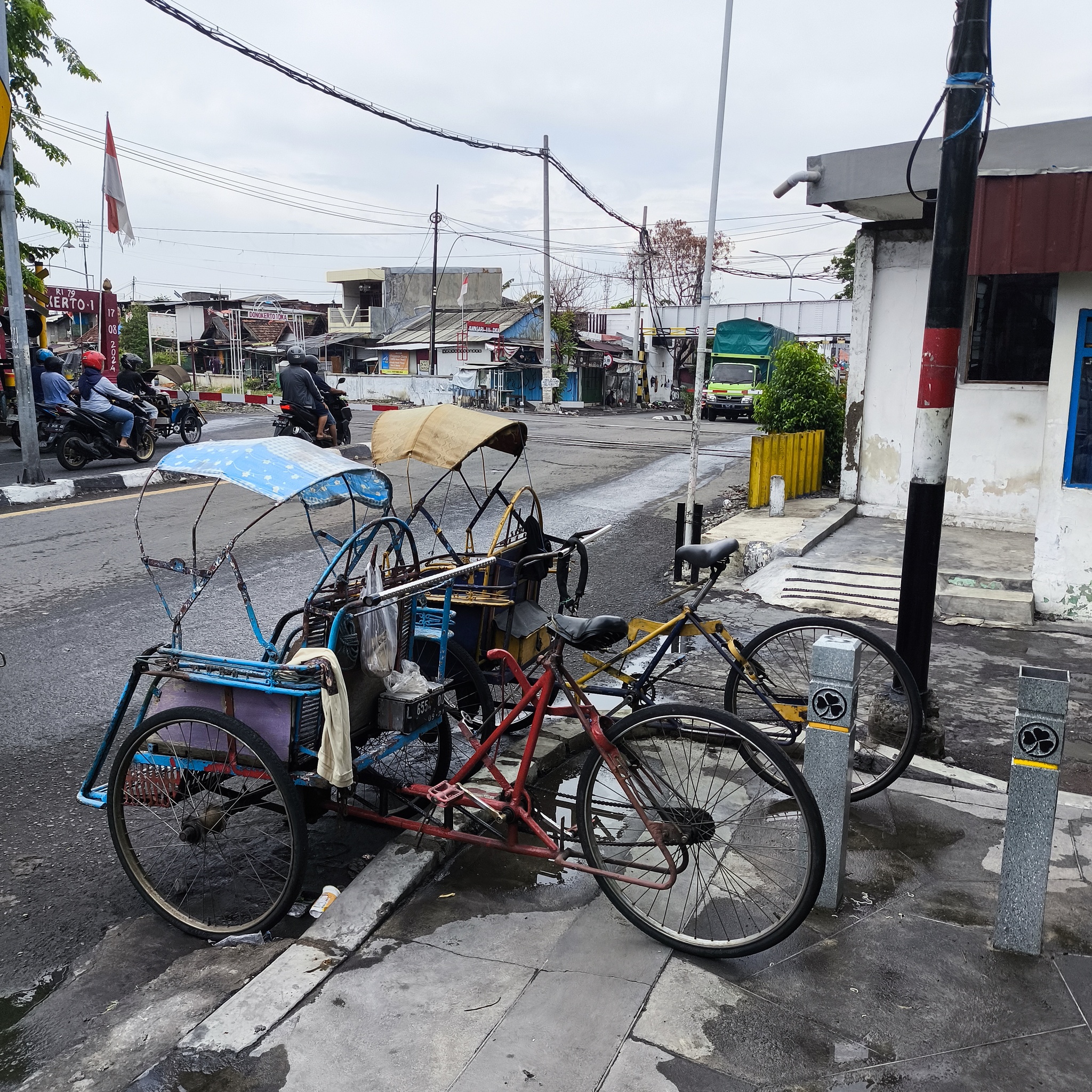 Melanesia Travel Diary. Indonesia. Day 134/137. Sura + Baya. Boarding a ship to Kalimantan - My, Travels, Drive, Informative, Around the world, Indonesia, Life stories, Ship, Caution, Manipulation, Tourism, Туристы, Video, Longpost