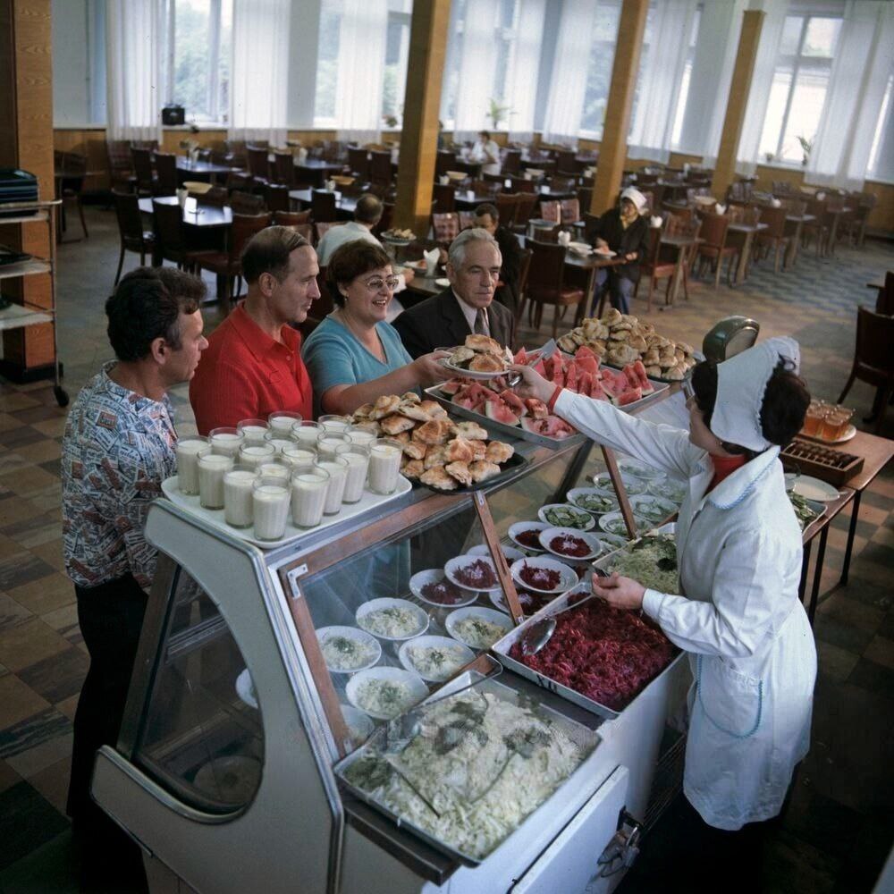 How delicious! in Soviet) - the USSR, Made in USSR, Childhood in the USSR, Youth, Youth, Nostalgia, Food, Public catering, The photo, 80-е, Women, Men, Its own atmosphere, Telegram (link)