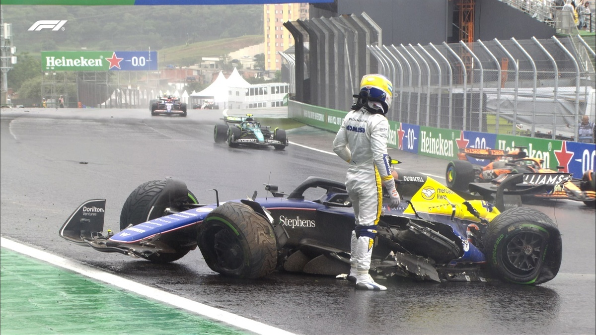 Brazilian chaos brings champion back to top. Sao Paulo Grand Prix review - Автоспорт, Formula 1, Race, Brazil, Sao Paulo, Rain, Mercedes, Ferrari, Red bull, Mclaren, Alpine, Max Verstappen, Pierre Gasly, Charles Leclerc, George Russell, Lewis Hamilton, Carlos Sainz, Fernando Alonso, Championship, Bad weather, Longpost