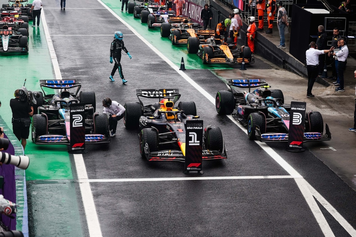 Brazilian chaos brings champion back to top. Sao Paulo Grand Prix review - Автоспорт, Formula 1, Race, Brazil, Sao Paulo, Rain, Mercedes, Ferrari, Red bull, Mclaren, Alpine, Max Verstappen, Pierre Gasly, Charles Leclerc, George Russell, Lewis Hamilton, Carlos Sainz, Fernando Alonso, Championship, Bad weather, Longpost