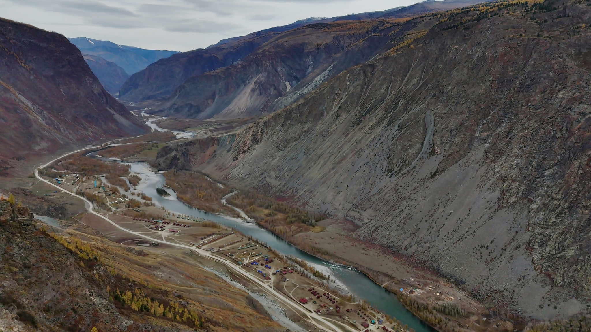 Chulyshman Valley - My, Altai Republic, Travels, The photo, Autumn, Dji, Chulyshman Valley, Quadcopter, Russia, The mountains, Altai Mountains, River, The rocks, Aerial photography, Landscape