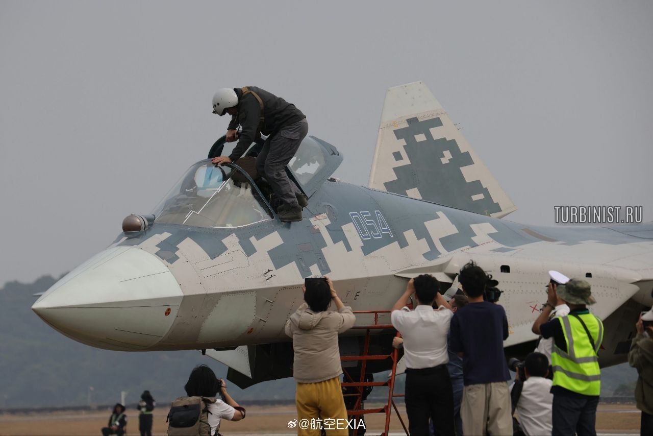 Su-57 delights Chinese (Part 1) - Su-57, China, Exhibition, Airplane, Longpost, Video, Vertical video