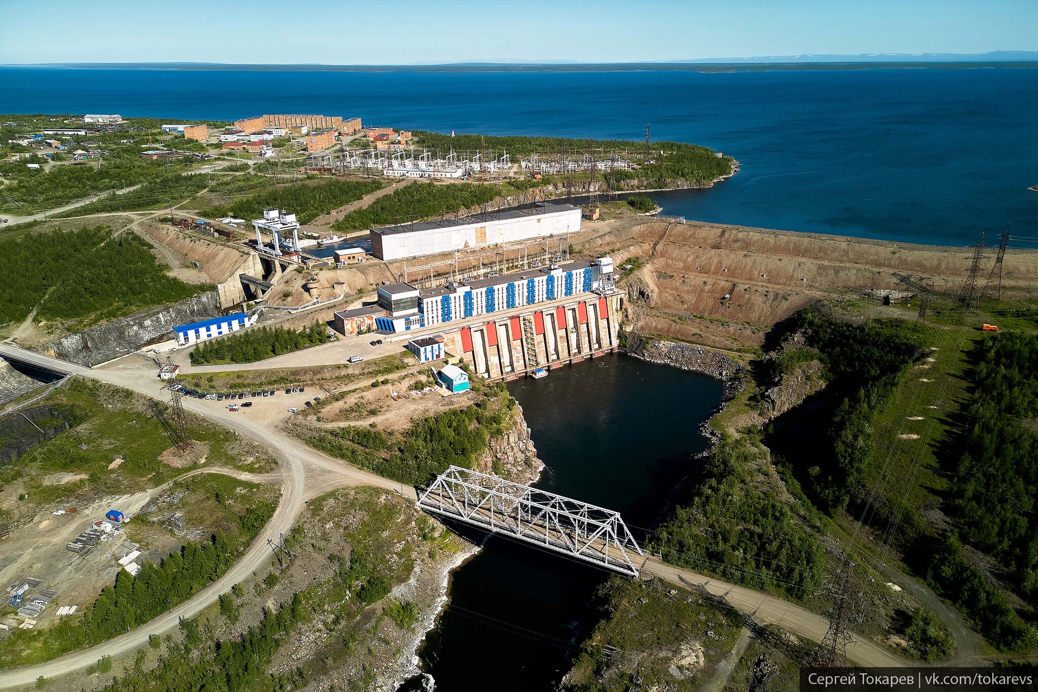 Hydroelectric power station on permafrost and a village in the middle of the tundra - Ust-Khantayskaya hydroelectric power station, Snezhnogorsk - My, Siberia, Tourism, Industry, Norilsk, Hydroelectric power station, Hydropower, Energy (energy production), North, Travel across Russia, Taimyr, Video, Vertical video, Youtube, Longpost