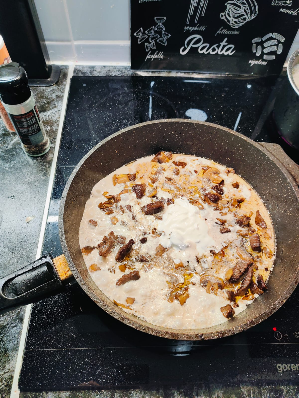 Men's Kitchen. Beef Stroganoff - My, Men's cooking, Dinner, Cooking, Food, Ingredients, Serving dishes, The photo, Mobile photography, beef stroganoff, Meat, Men, Yummy, Recipe, Potato, Longpost