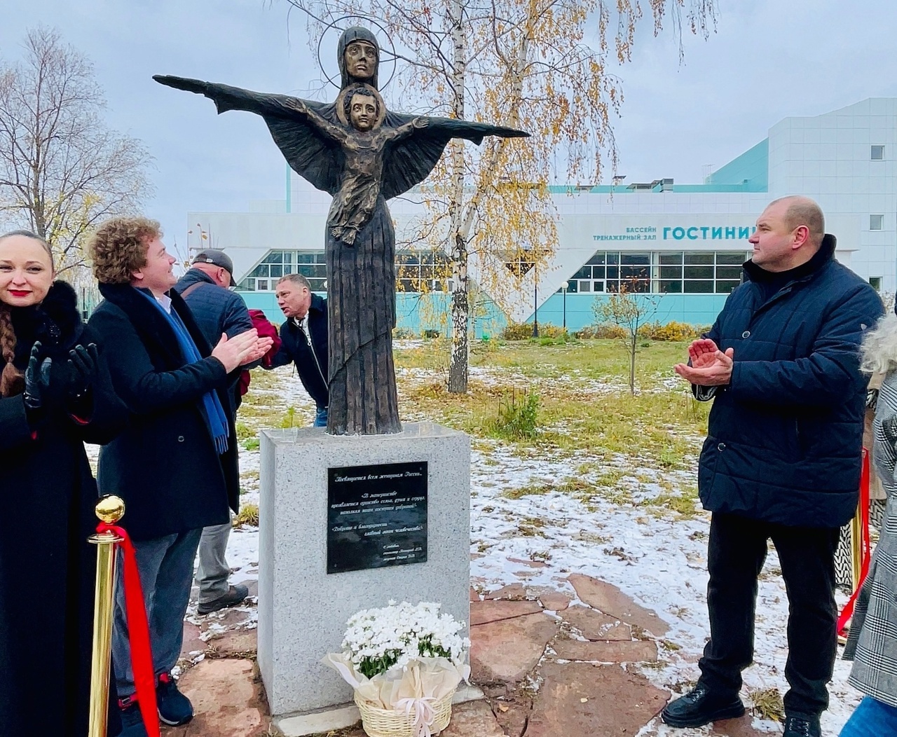 Как вам такое творчество? В Чебоксарах появилась скульптура, посвященная всем женщинам России - Религия, Новости, Памятник, День матери, Скульптура, Православие