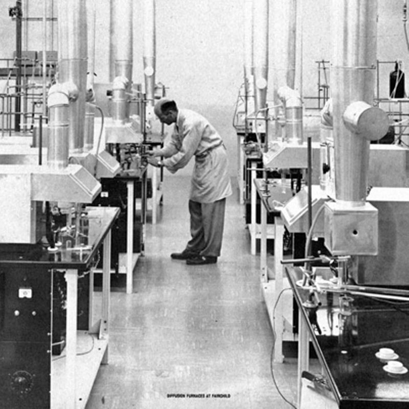 1958: Commercial production of silicon mesa transistors begins - Technologies, IT, Rarity, Computer, Old pc, Computer hardware, Innovations, History, Inventions, Engineer, Electronics, Silicon, Transistor, Longpost