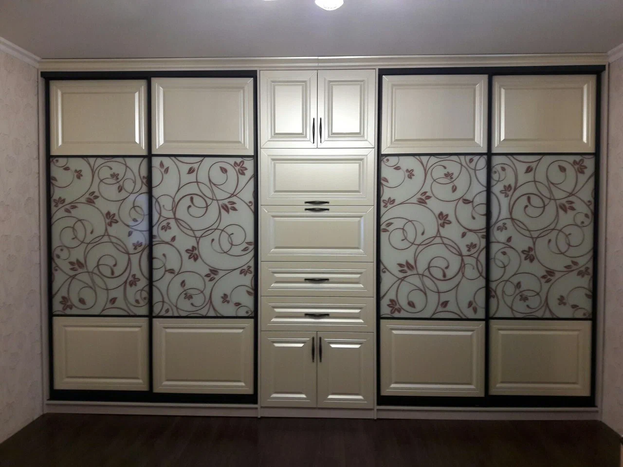 I bought a wardrobe for 245 thousand rubles, but it smells toxic. What did the court decide? - My, Negative, Court, Consumer rights Protection, Furniture, Consumers, Moral damage