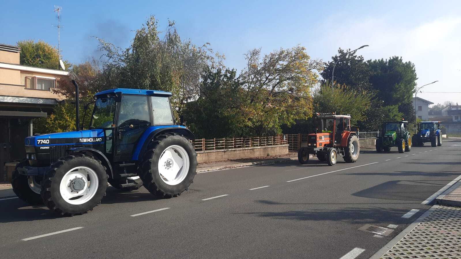 Holiday in Italy - My, Italy, Travels, The photo, Tractor, Сельское хозяйство, Longpost