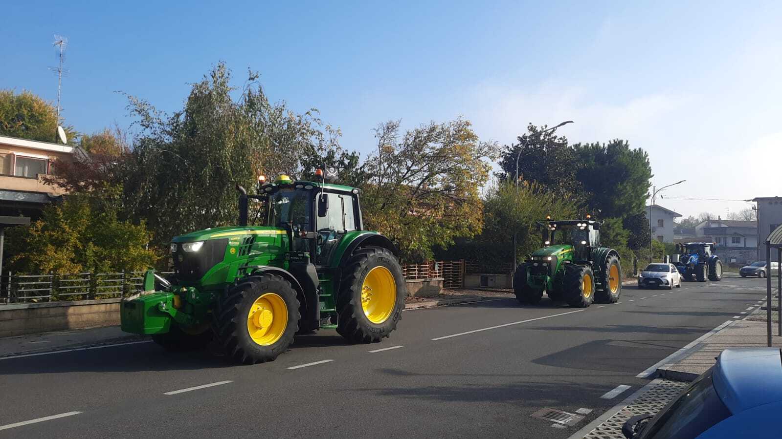 Holiday in Italy - My, Italy, Travels, The photo, Tractor, Сельское хозяйство, Longpost