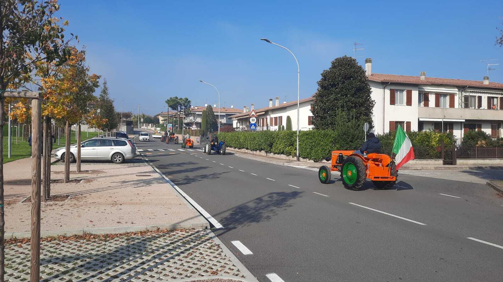 Holiday in Italy - My, Italy, Travels, The photo, Tractor, Сельское хозяйство, Longpost