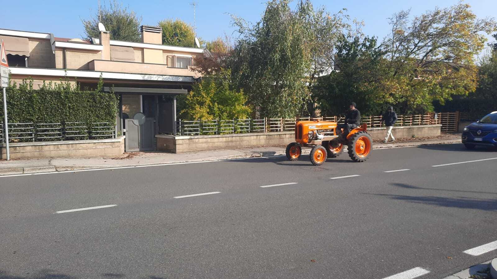 Holiday in Italy - My, Italy, Travels, The photo, Tractor, Сельское хозяйство, Longpost