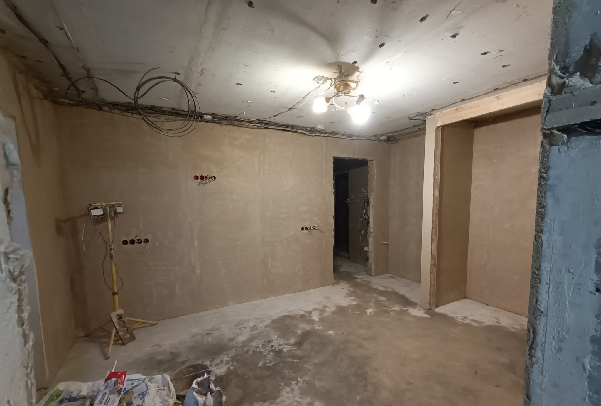 Renovation of a Khrushchevka. Part 4. Rough work - My, Khrushchev, Floors, Heating, Plaster, Repair, With your own hands, Noise isolation, Installation of heating systems, Pipe, Life hack, Builders, Longpost