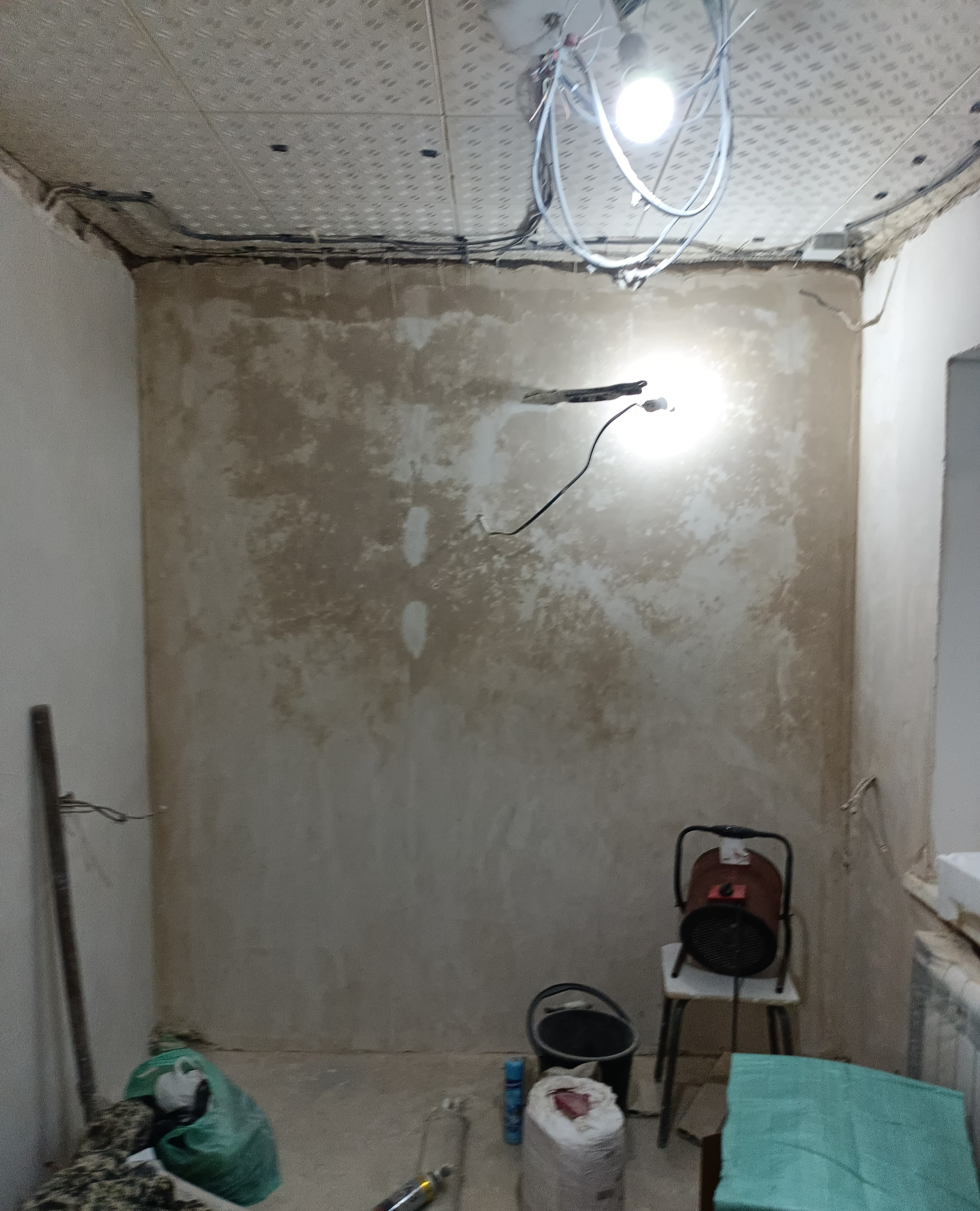 Renovation of a Khrushchevka. Part 4. Rough work - My, Khrushchev, Floors, Heating, Plaster, Repair, With your own hands, Noise isolation, Installation of heating systems, Pipe, Life hack, Builders, Longpost