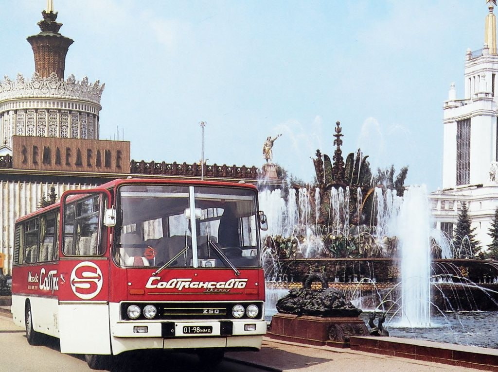 На ВДНХ Совтрансавто представляет новёхонький венгерский Ikarus-250 - ВДНХ, Автобус, Икарус, Москва, Сделано в СССР, СССР, Транспорт, Ретро, Telegram (ссылка)