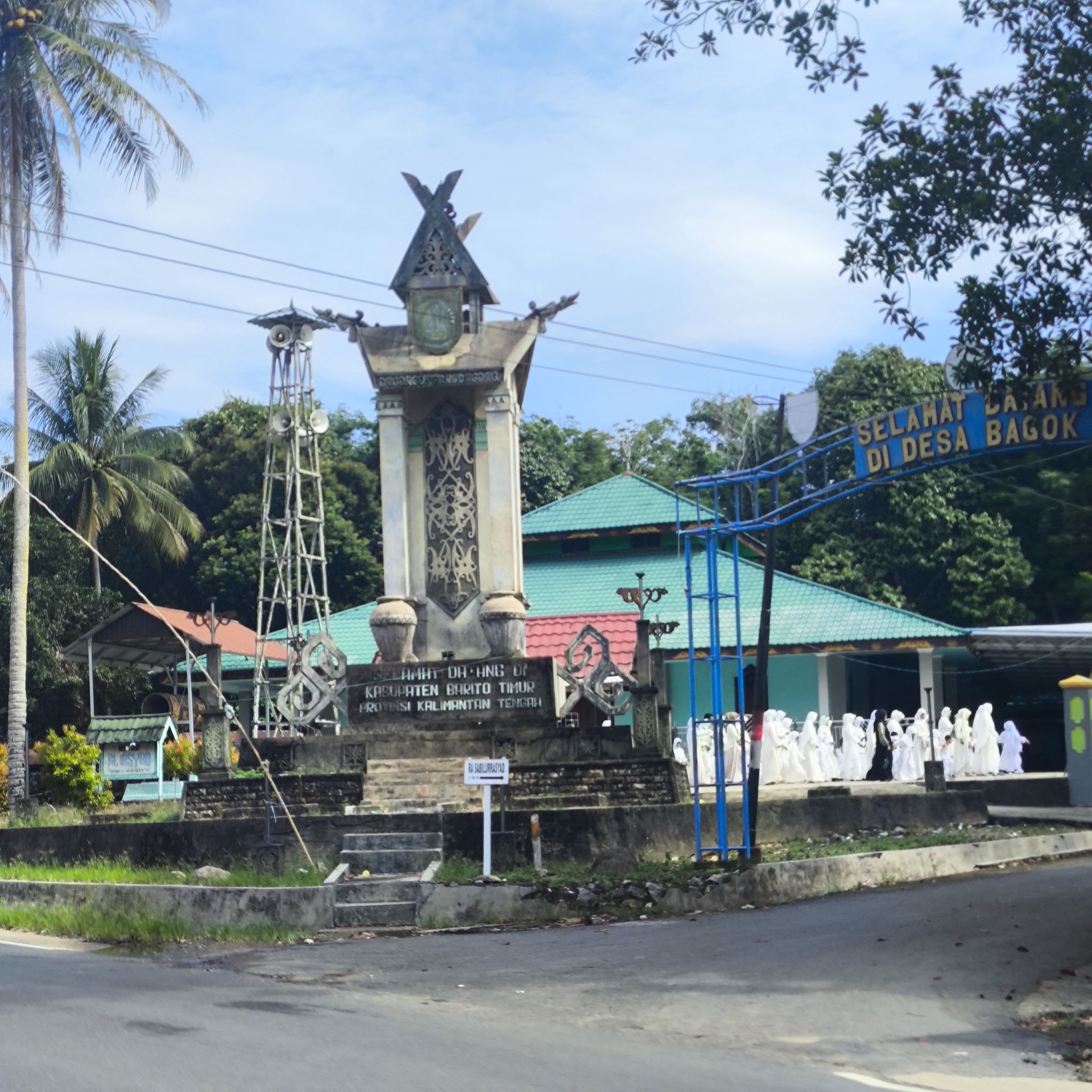 Melanesia Travel Diary. Indonesia. Day 142. Kalimantan - My, Drive, Travels, Informative, Around the world, Hitch-hiking, Life stories, Diary, Indonesia, Kalimantan, Religion, Video, Longpost