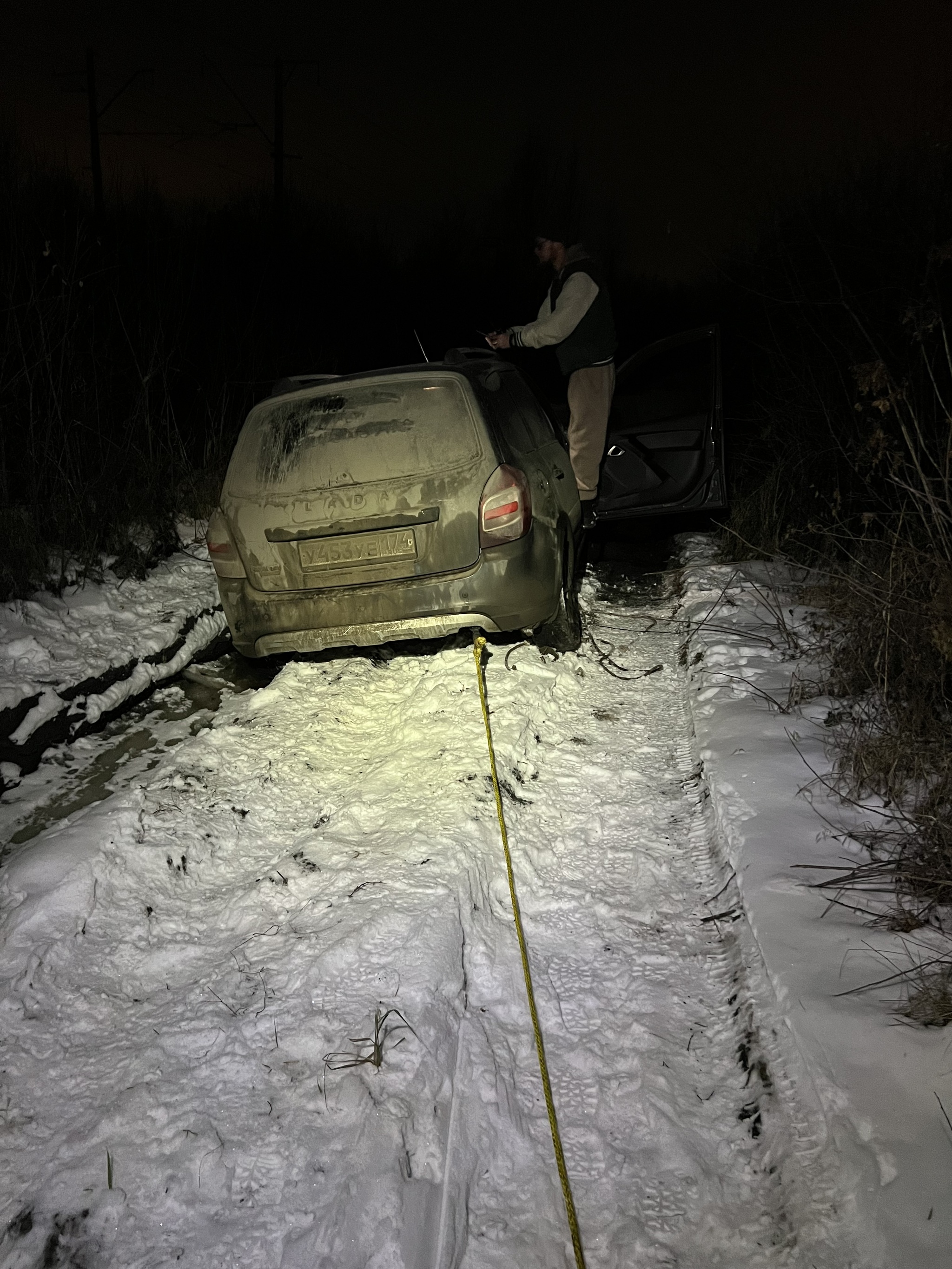 All roads converge into one. About the danger of country roads at the beginning of winter. Lada Granta evacuation - My, Survey, Motorists, Roadside assistance, UAZ, Lada, Lexus, 4x4, Driver, Snow, Ice, Car, Evacuation, Longpost