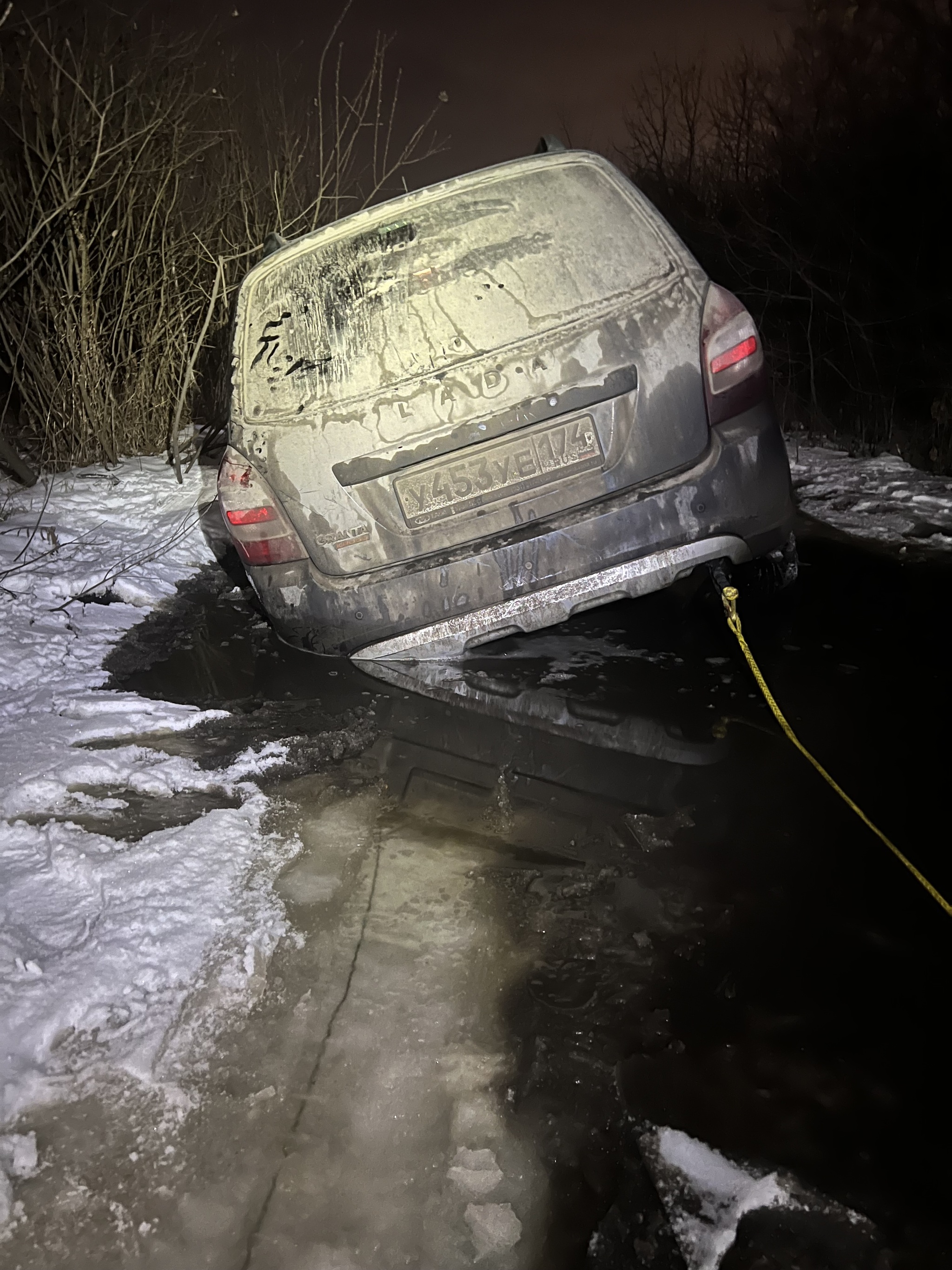 All roads converge into one. About the danger of country roads at the beginning of winter. Lada Granta evacuation - My, Survey, Motorists, Roadside assistance, UAZ, Lada, Lexus, 4x4, Driver, Snow, Ice, Car, Evacuation, Longpost