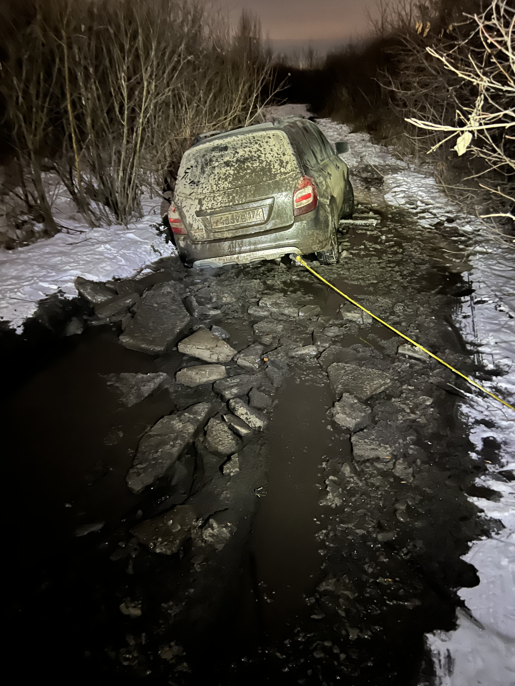 All roads converge into one. About the danger of country roads at the beginning of winter. Lada Granta evacuation - My, Survey, Motorists, Roadside assistance, UAZ, Lada, Lexus, 4x4, Driver, Snow, Ice, Car, Evacuation, Longpost