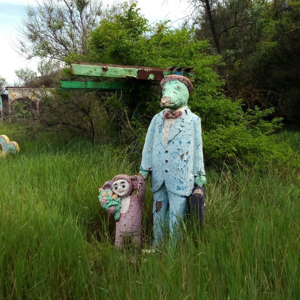 Gennady is depressed - Gena and Cheburashka, Monument, The photo