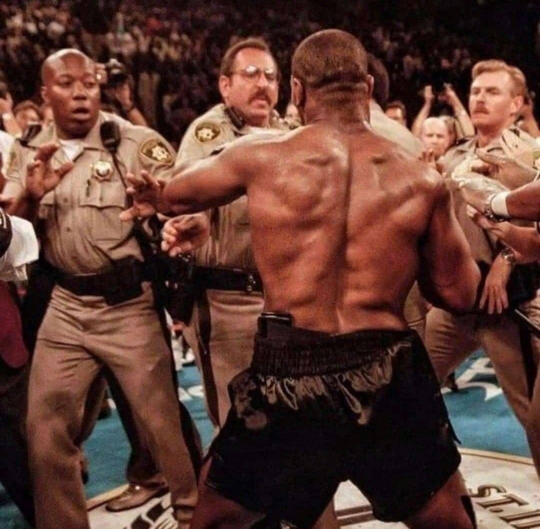 Police confront Mike Tyson after he bit off a piece of Evander Holyfield's ear, 1997 - Telegram (link), The photo, Past, Sport, Mike Tyson, Boxing, Boxer, Athletes, Boxing ring, Police